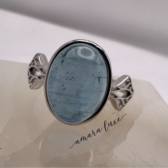 Aquamarine Cabachon Ring - Picture 2 of 4